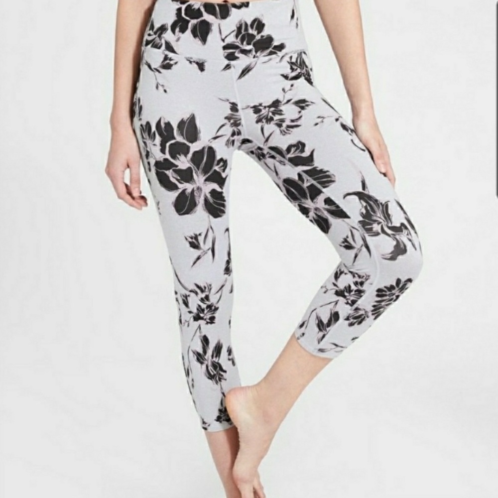 Athleta High Rise Magnolia Chaturanga Capri